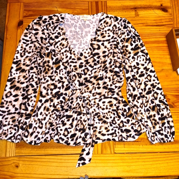 ⭐️Meraki blouse ⭐️3 items for $10.00 bundle items to get the deal!⭐️ - Picture 1 of 10